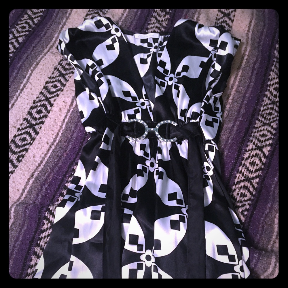 Draw string waist black and white blouse